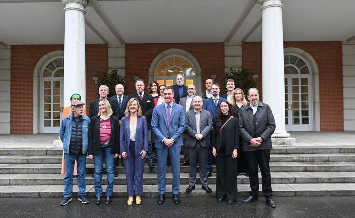 Reunión en Moncloa celebrando la Ley de Enseñanzas Artísticas