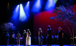 Las artes escénicas valencianas dan las gracias con una gala multitudinaria